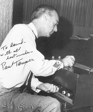 Paul Tanner med en electro-theremin